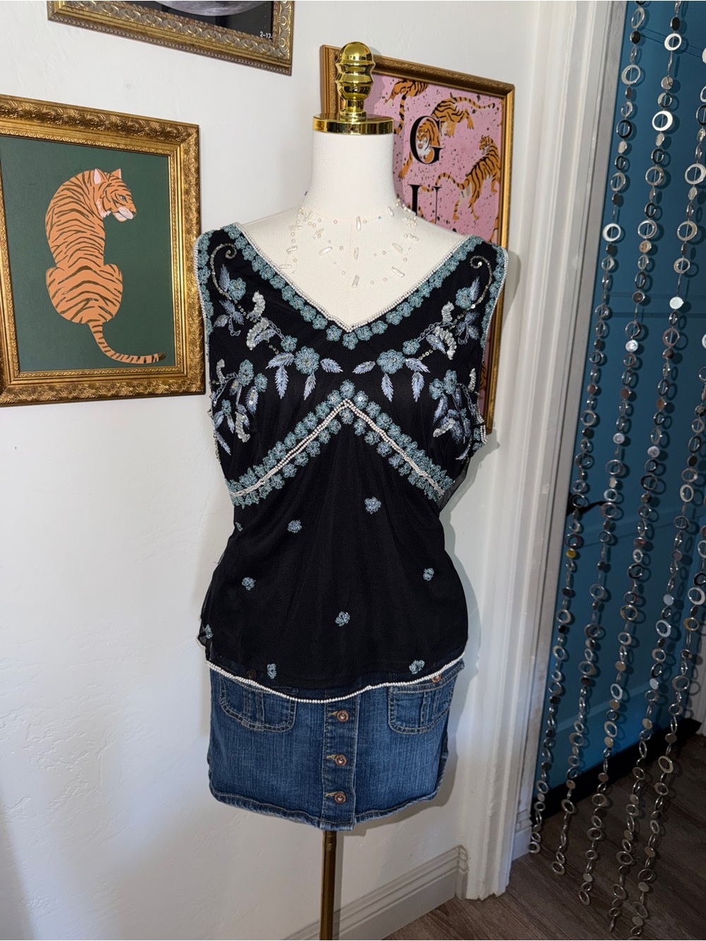 Vintage Y2K Beaded Black V-Neck Sleeveless Top with Light Blue Accents